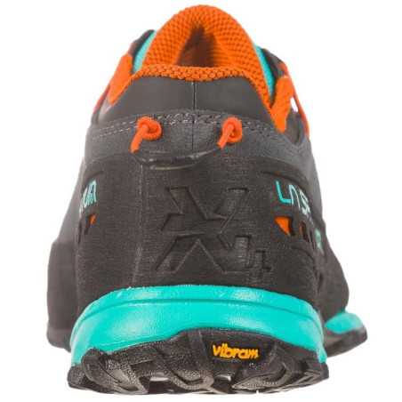 Acheter La Sportiva - TX4 Woman Carbon / Aqua, chaussure d'approche femme debout MountainGear360