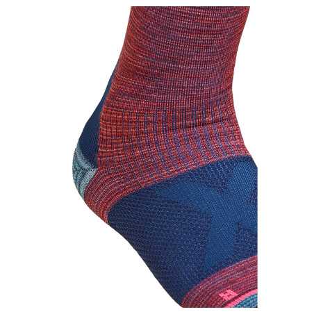 Acheter Ortovox - Alpinist Mid Socks, chaussettes d'alpinisme femme debout MountainGear360